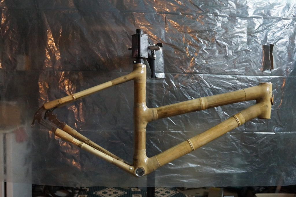 cadre e bambou en fin de fabrication